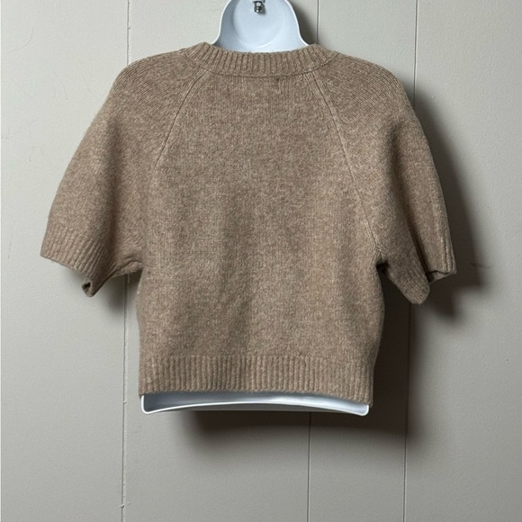 Universal Thread Women’s Beige Short Sleeve Cropped Button-Up Cardigan Size S - Picture 2 of 8